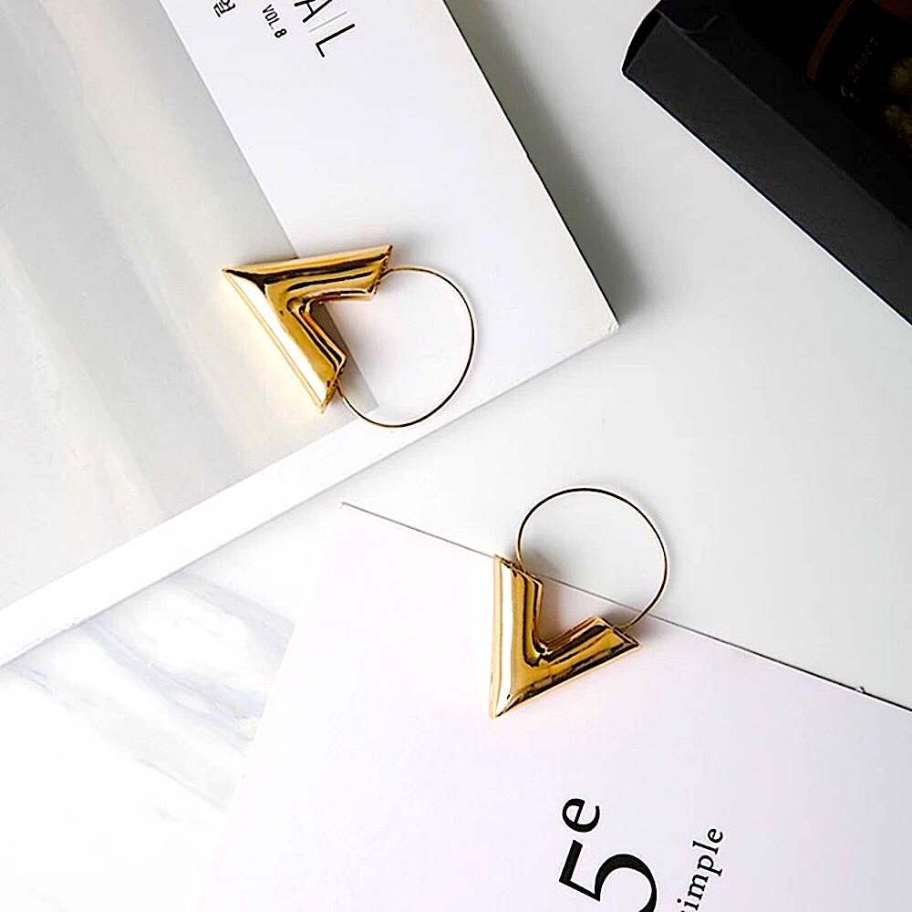 ⚜️[𝟯/$𝟮𝟴]⚜️Gold Triangle Simple Earrings NEW - Picture 7 of 11